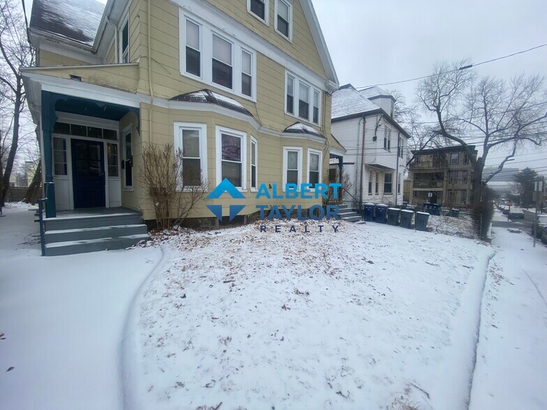 Building Photo - 64 Murdock St