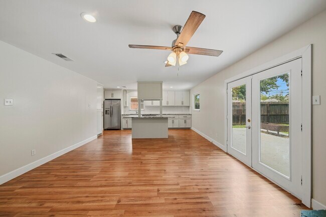 Building Photo - 10658 Northbrook Dr