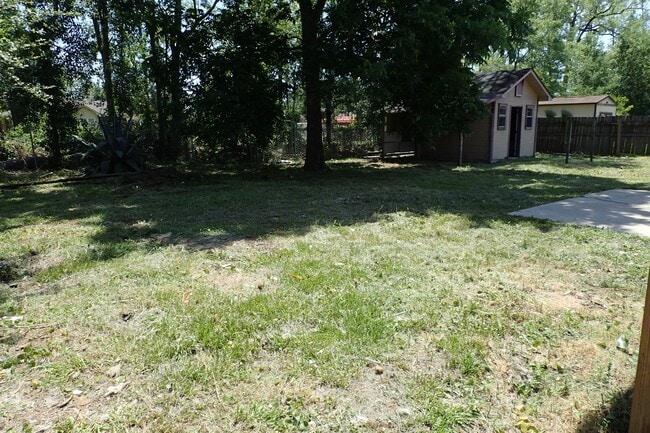 Building Photo - 2224 Pin Oak Cir