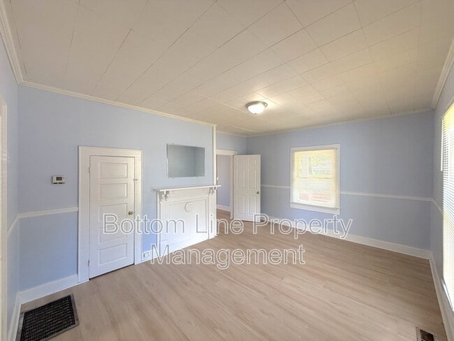 Building Photo - 1912 Gum St