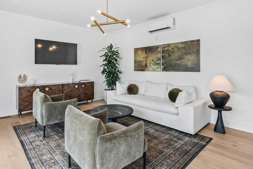 Primary Photo - 346 Peters St SW