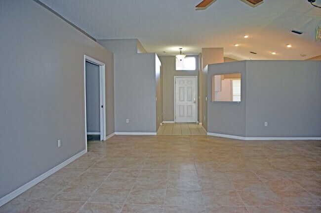 Building Photo - 14499 Tamarind Loop