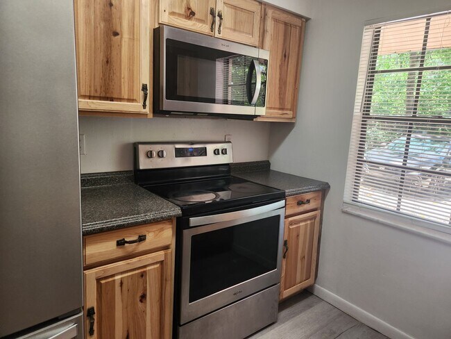 Building Photo - 1559 Hammock Dr