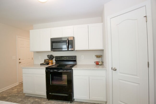 Building Photo - Coming up soon!!!!Centric beautiful proper...