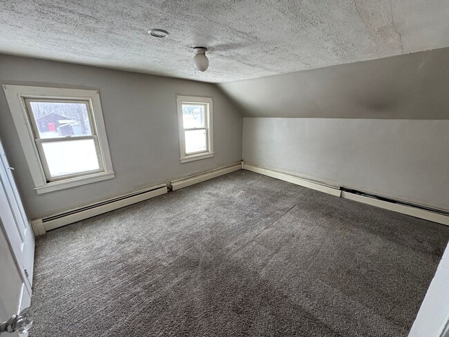 Building Photo - 5 bedroom house