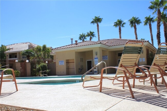 Building Photo - 1050 E Cactus Ave