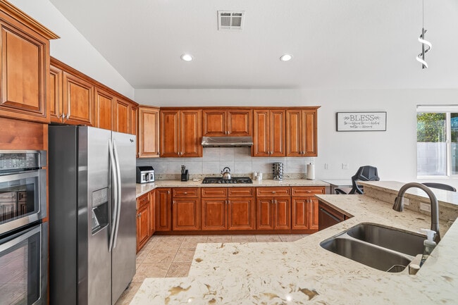 Building Photo - 79535 Dandelion Dr