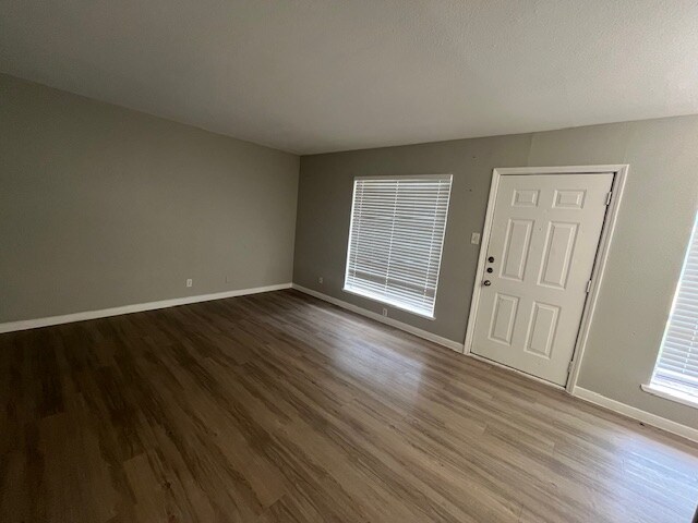Building Photo - 461 Eldon Dr