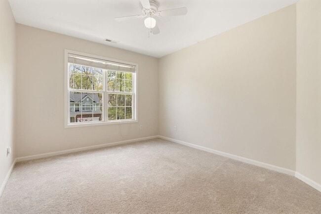 Building Photo - Spacious 5-Bedroom Home with Screened Porch and Office