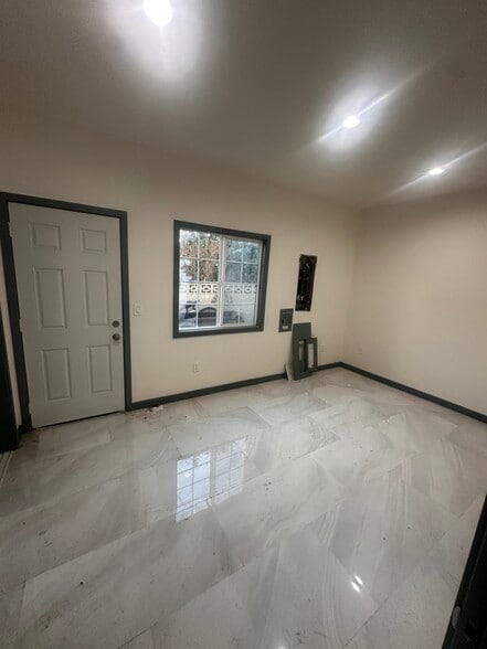 Building Photo - 2304 W Cubbon St