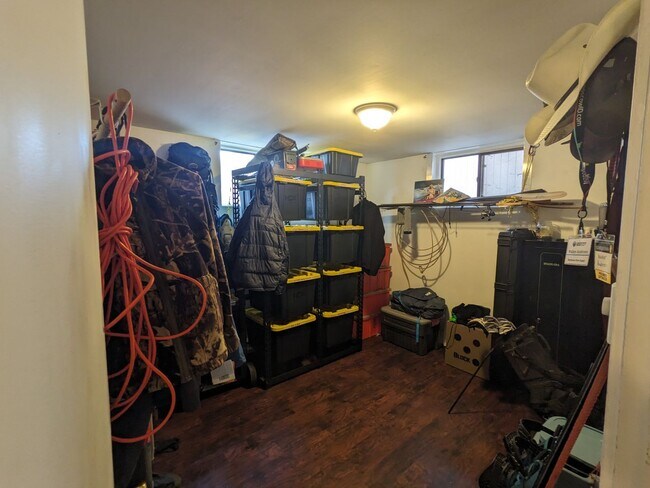 Building Photo - Cherry St Duplex