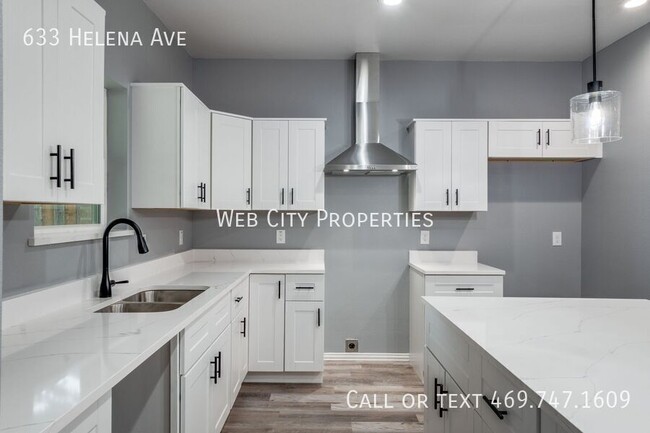 Building Photo - 633 Helena Ave