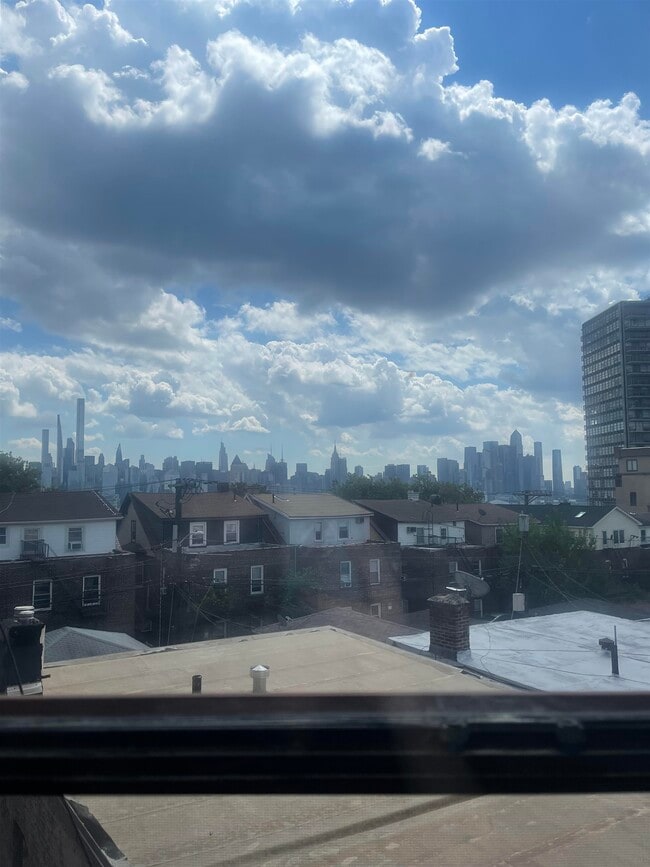 Building Photo - 6114 Highland Pl