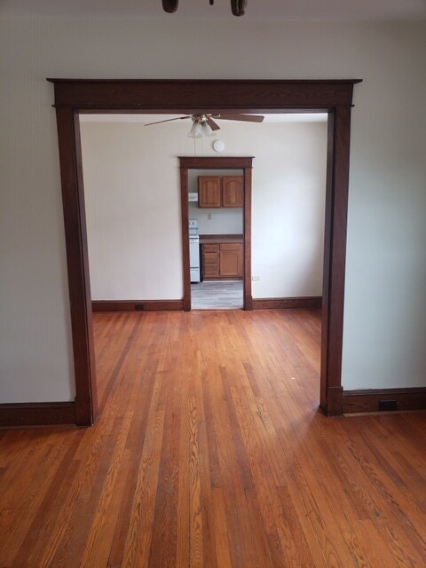 Building Photo - 319 Chicago Ave