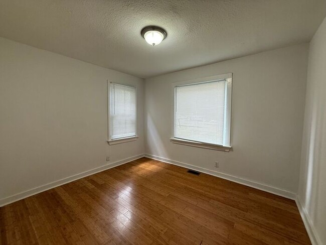 Building Photo - For Rent - Charming 3 Bedroom House in Eas...