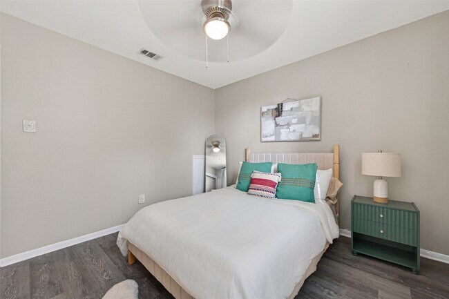 Building Photo - 6635 Queensclub Dr