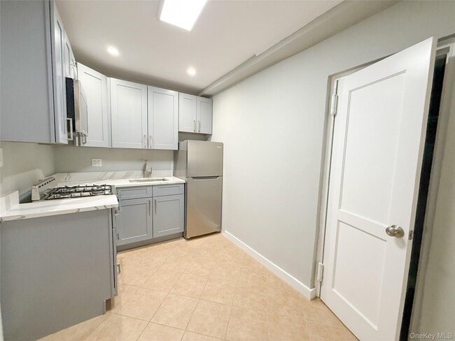 Building Photo - 302 E Broadway