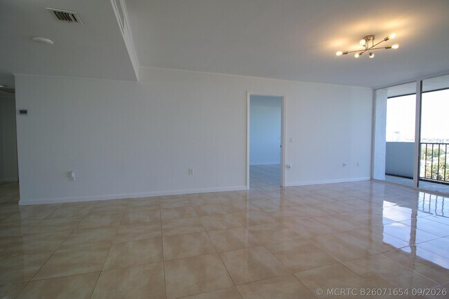 Building Photo - 5600 N Flagler Dr