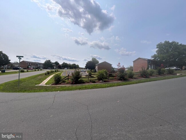 Building Photo - 222 Waterford Ln