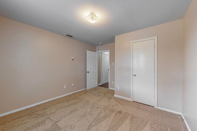 Building Photo - Charming 3-Bedroom Home on Treed Cul-de-Sa...