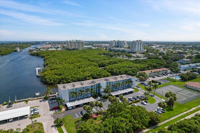 Building Photo - 689 NE 6th Ct