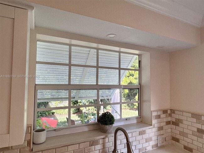 Building Photo - 130 Malaga Ave