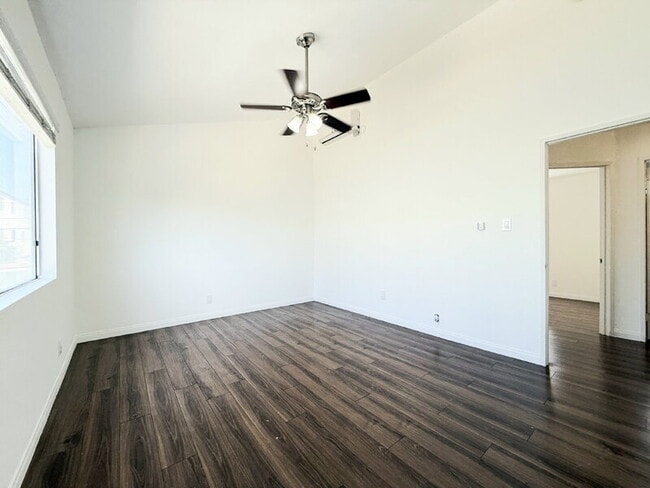 Building Photo - 1343 W 36th St