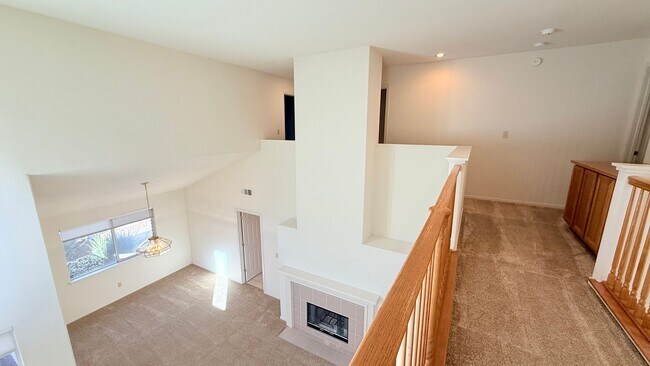 Building Photo - 1126 Vista Pointe Cir