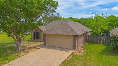 Building Photo - 3205 Carverly Ave