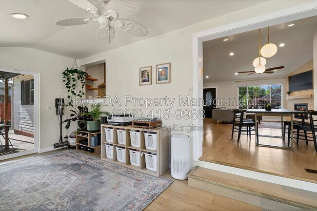 Building Photo - 2082 E Greenleaf Ln