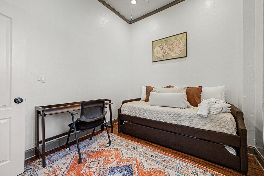 Building Photo - 1150 E Pierce St