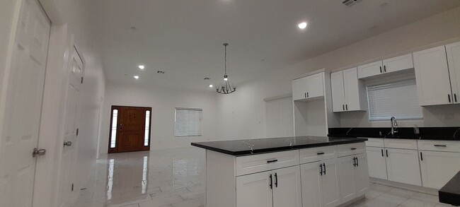 Building Photo - 4 Bedroom/3 Bath Home for Rent Available N...