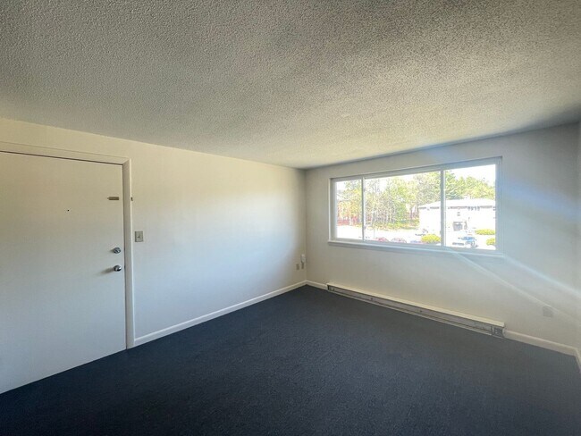 Building Photo - 173 Loudon Rd