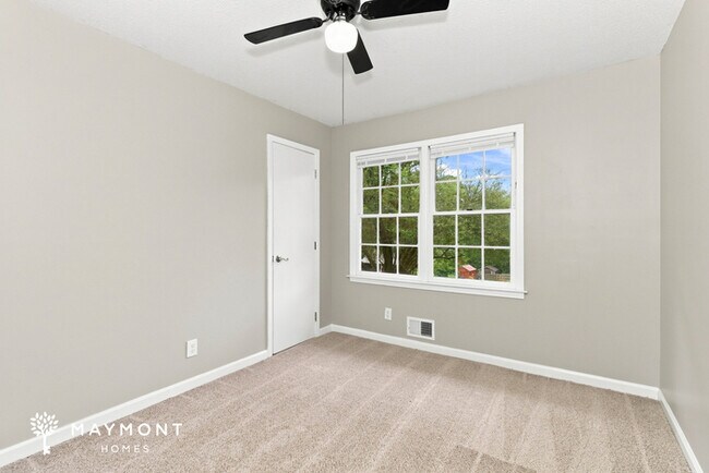Building Photo - 397 Oakridge Dr SE