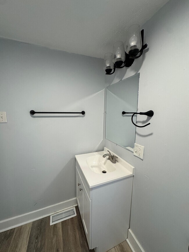 Building Photo - 501 S 34th St