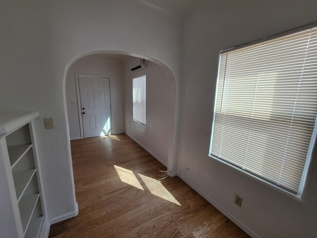 Building Photo - 820 S Arizona Ave