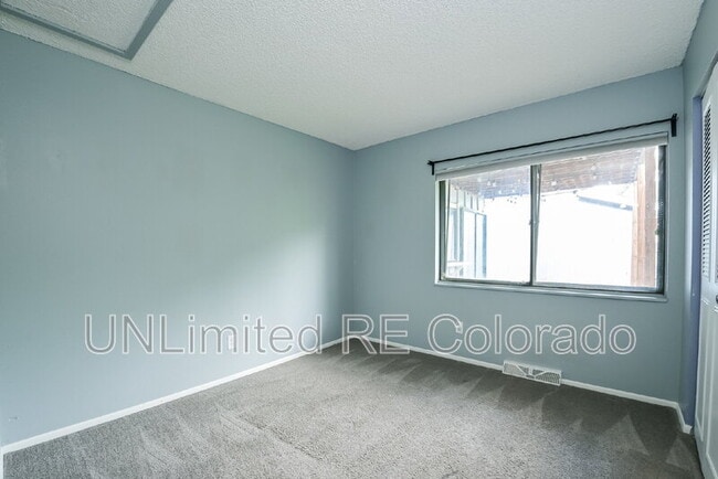 Building Photo - 12132 E Amherst Cir