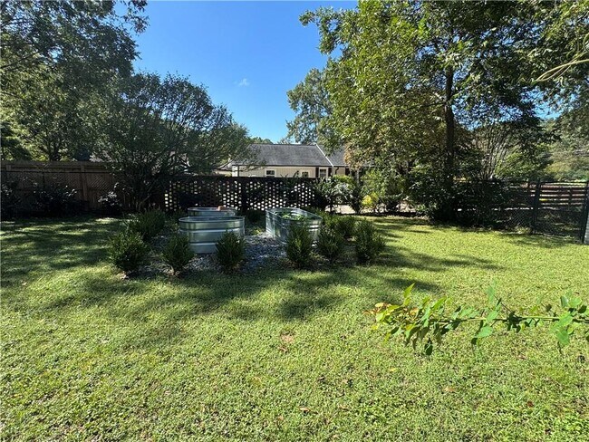 Building Photo - 214 Etowah Dr