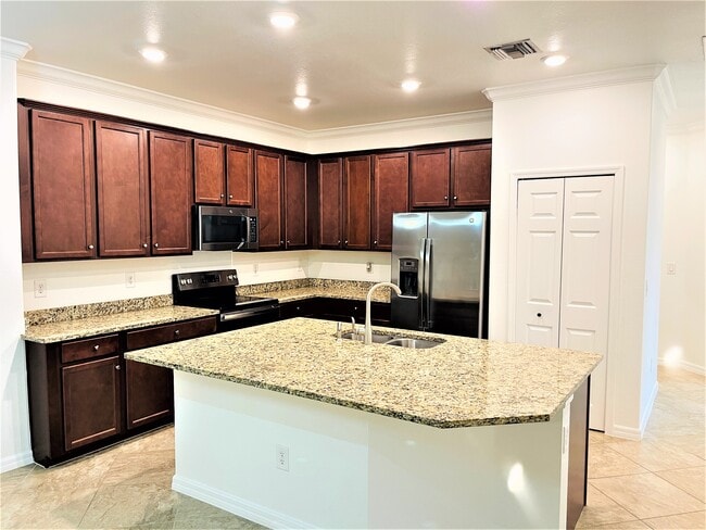 Building Photo - 9169 Glenforest Dr