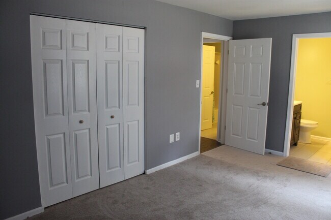 Building Photo - Redtail