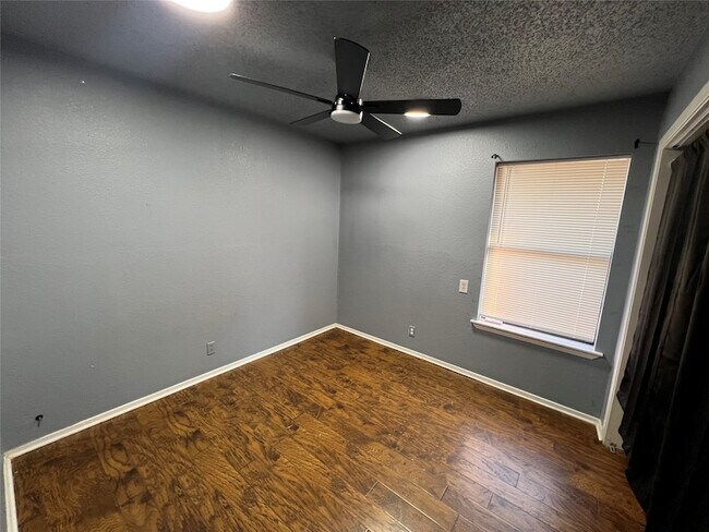 Building Photo - 1509 N Grant Dr