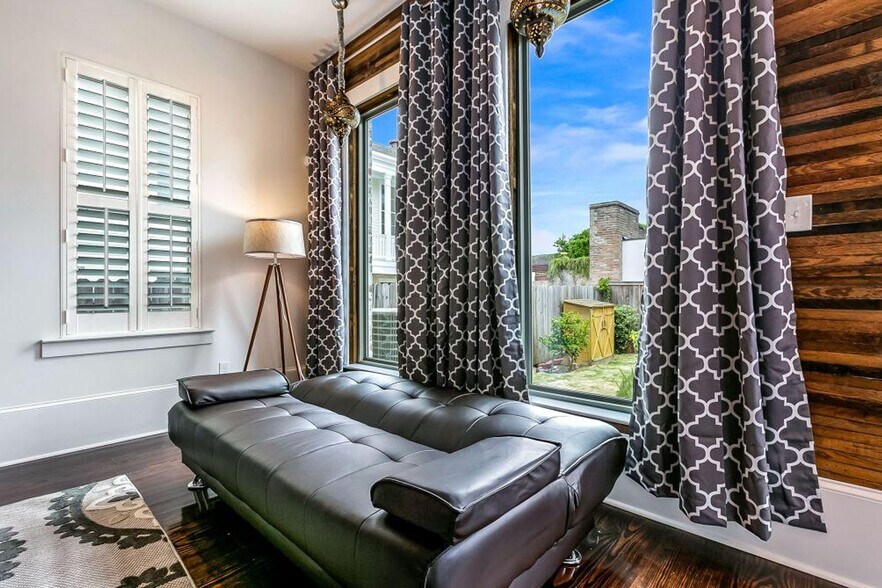 Building Photo - 1512 Baronne St