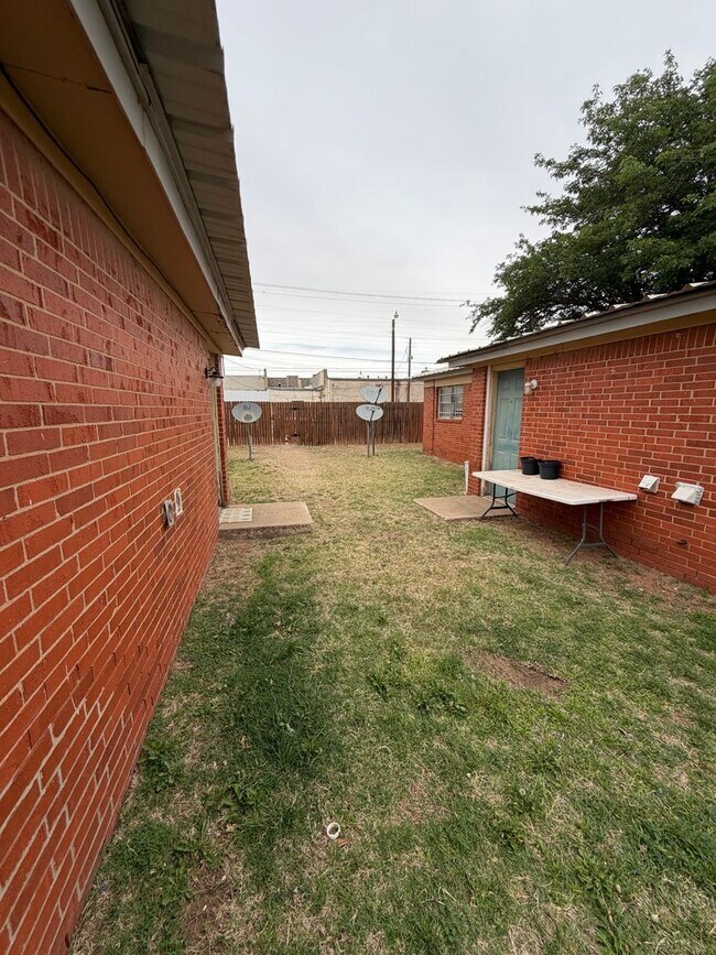 Building Photo - 451035