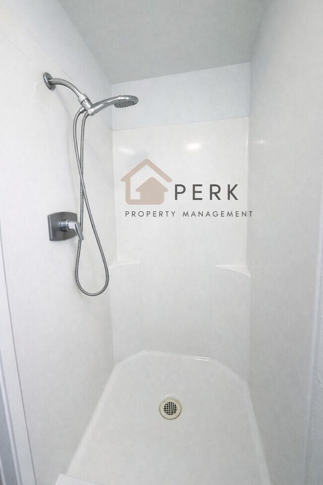 Building Photo - Cozy Oak Bay Retreat: Bright 1 Bedroom With Wood Stove and Private Deck