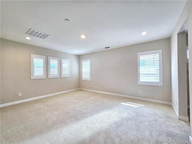 Building Photo - 310 Brackens