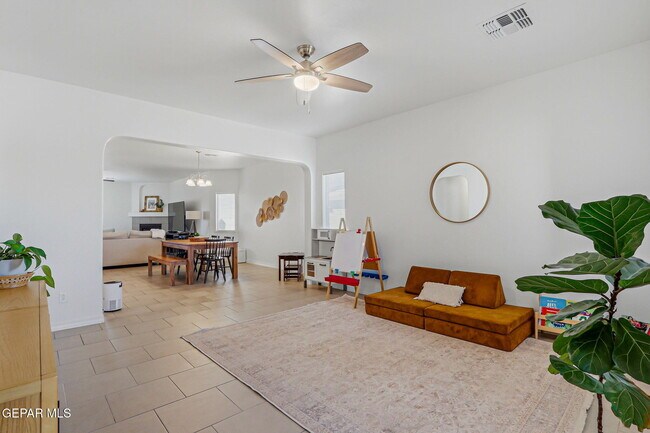 Building Photo - 7564 Wolf Creek Dr