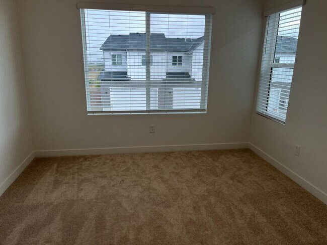 Building Photo - 2384 Canal Vw Ln