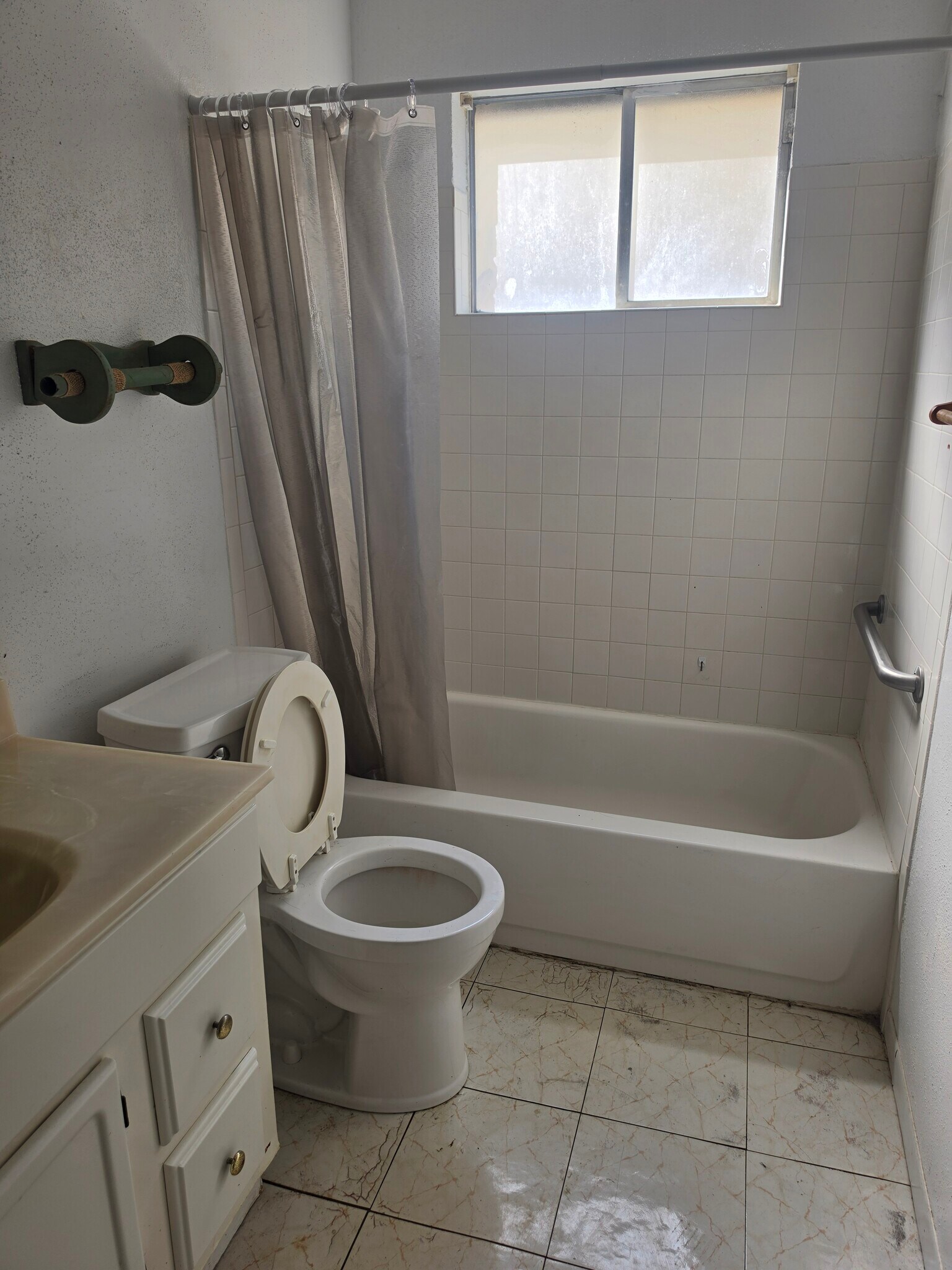 Hall bathroom - 10980 Forest Gln