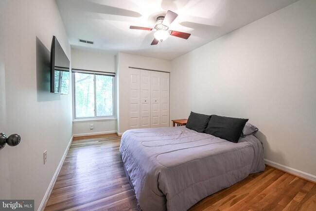 Building Photo - 4908 Sauquoit Ln