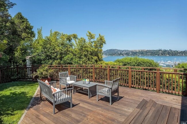 Building Photo - 118 Cazneau Ave